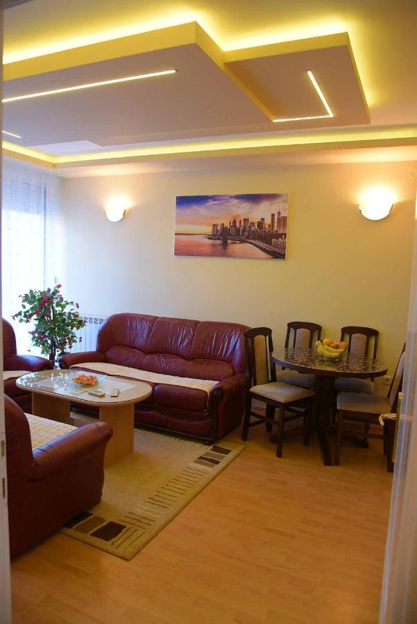 Apartman Harmony สเมเดเรโว ภายนอก รูปภาพ